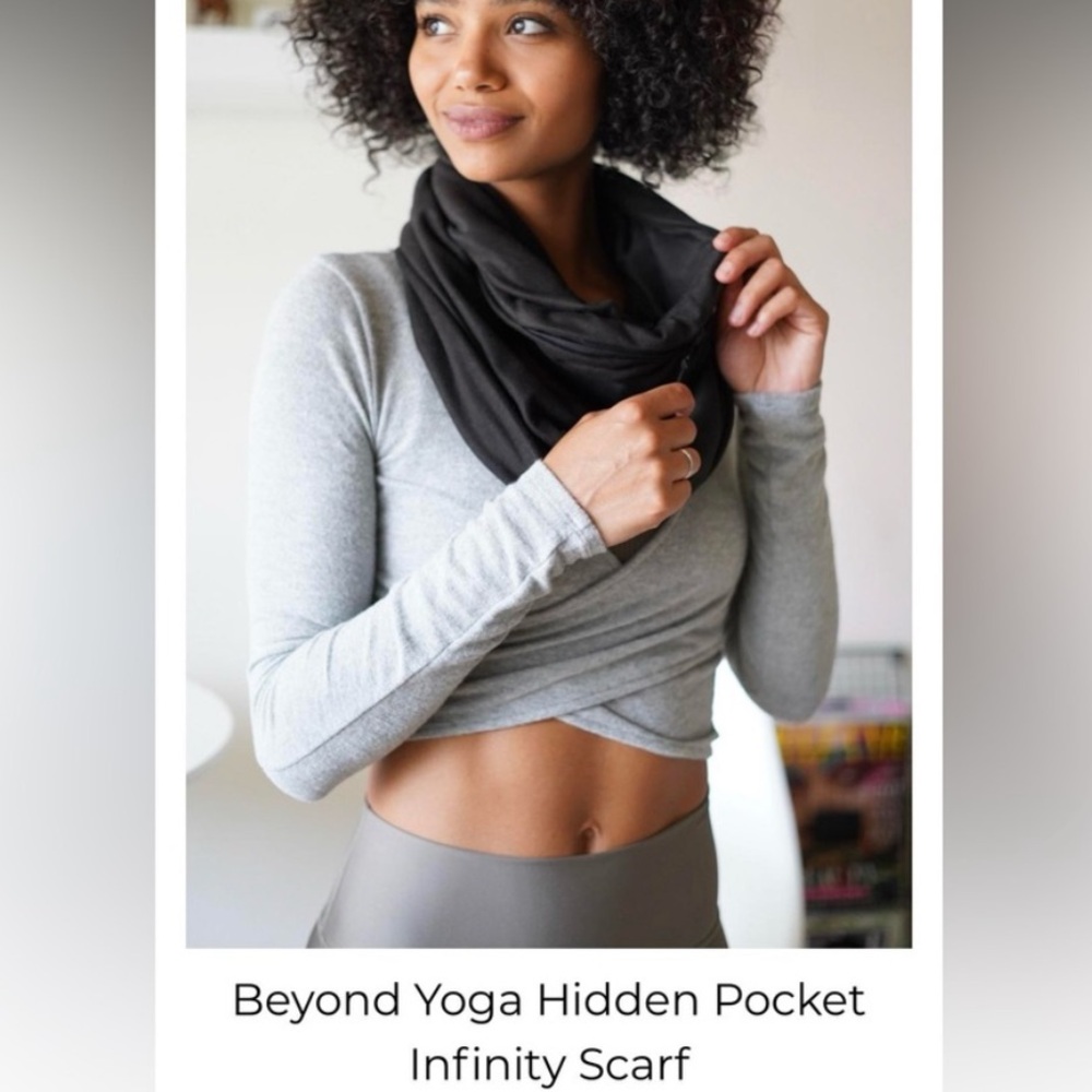 Beyond Yoga black infinity scarf with pocket